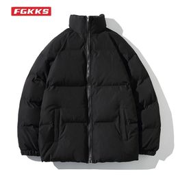 FGKKS Winter Men Parka Coat Thicken Warm Jacket Women Fashion Stand Collar Coat Street Solid Colour Cotton Couple Parka Male 211204