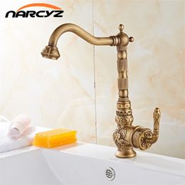 Retro Style Antique Brass Kitchen Faucet Cold and Water Mixer Single Handle 360 Degree Rotation Arrival Tap XT-25 210724