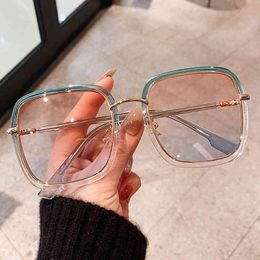 Vintage Gradient Colour Frame Green Clear Sunglasses Women 2021 Fashion Oversized Alloy Elegant Sun Glasses Female Shades