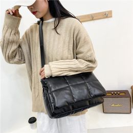 Winter Fluffy Ladies Shoulder Bag Quilted Plaid Luxury Designer Handbag Minimalist Female Flap Crossbody Bags 220310