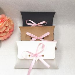 50pcs/lot Kraft Paper 12.5x8x2.5cm Pillow Gift Box Wedding Party Favors Candy Boxes With Pin jllRgC