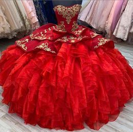 Elegant Red Prom Quinceanera Dresses Sweetheart Ball Gowns Strapless Corset Back With Gold Ace Applique Tiered Skirt Sweet 15 Custom Made