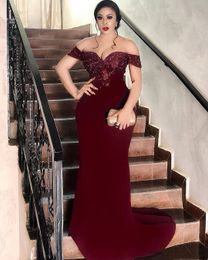 Elegant Arabic Burgundy Satin Formal Dresses Evening Wear Off-Shoulder Appliques Lace Beaded Pearls Long Mermaid Prom Dress Party Gowns For Women Sexy Open Back