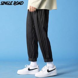 Single Road Mens Striped Baggy Pants Men Knee Length Straight Sweatpants Japanese Streetwear Trousers Harem Pants For Men 210707