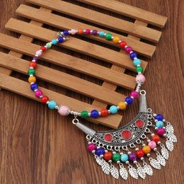 Perline colorate intagliate da donna Argento tibetano turchese Collane con ciondolo Regalo di moda Pendenti per collana da donna in stile nazionale fai-da-te