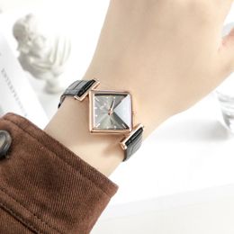 Wristwatches Niche Watch Female Ins Style Compact Mini Temperament Square Casual Wild Simple And Exquisite Retro Port