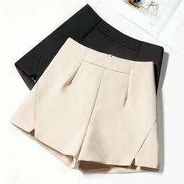 Plus Size Chiffon Shorts Women Summer Thin High Waist Shorts Black White Short Femme Elegant Office Suit Womens Shorts 210306