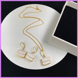 Women Street Fashion Necklaces Designer Earrings Shoulder Bags Ladies Gold For Party Wedding Ear Studs Jewellery Pendant Chain Nice D2111256F