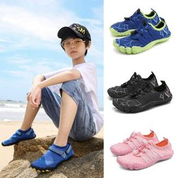 Дети босиком аква обувь дети плавательные тапочки кроссовки для мальчика пляж пешеходные туфли быстрые сухие водяные ванны обувь Y0714