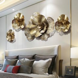 Moderne Schmiedeeisen 3D Gold Blume Wandbild Dekoration Home Wohnzimmer Wandbehang Handwerk Hotel Veranda Wandaufkleber Ornamente 210308
