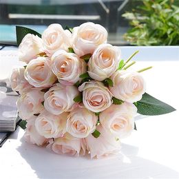 18pcs/lots Artificial Rose Flowers Silk Rose Flower for Home Party Decoration Fake Flowers Wedding Bouquet Christmas Flowers Y200903