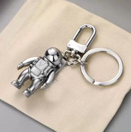 Men Women V letter Engrave Designer Keychain Fashion Mens Astronaut Keychains Birthday Key Chain Ring Women Accessories No Box