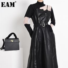 [EAM] Women Black Pu Leather Long Spaghetti Strap Dress New V-Neck Sleeveless Loose Fit Fashion Tide Spring Autumn JD03201 210309