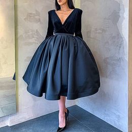 Black Ball Gown Cocktail Dresses V Neck Long Sleeves Above Knee Length Satin Plus Size Cockatil Party Gowns Short Prom Dress Vestidos