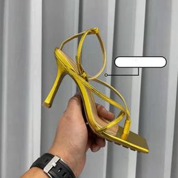 2021 sandali con tacco alto in pelle da brivido da donna gonna a clip quadrata dal design unico scarpe da abito da sposa scarpe da donna sexy 34-41