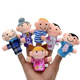 6 sztuk / partia Family Finger Puppets Mini Edukacyjne Opowiadanie Rekwizyty Słodkie Pluszowe Zabawki Dla Dzieci Piłki Ręka Lalki Tkaniny Lalki Chłopcy Dziewczyny