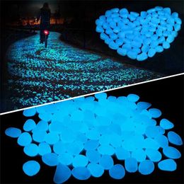 200Pcs Luminous Stone Glow In Dark Garden Pebbles Stones for Outdoor Lawn Walkways Home Decoration Fish Tank Aquarium Rocks 211025