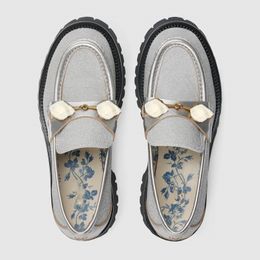 2021 Мода Женская Обувь Толстая Сообщенная Вышитая Кожаная Металлическая Пряжка Дизайн Прочность Прочность Стрежи к вашему Выбору