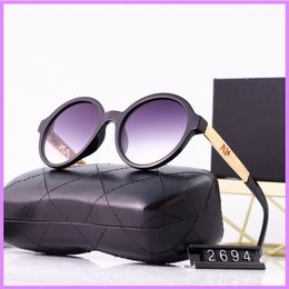 Summer New Round Sunglasses Casual Women Sun Glasses Street Fashion Mens Designer Eyewear With Box Business Driving Beach D2111061F