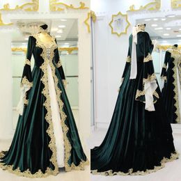 Vintage Green and White Wedding Gowns with Gold Lace Applique Long Sleeves Velvet Sweep Train Custom Made Bridal Party Dresses Dubai Plus Size vestidos