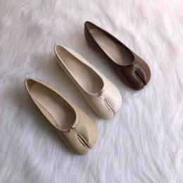 Schuhe für Damen, Mikrofaser-Leder, bequeme flache Schuhe, geteilte Zehenpantoffeln, weicher Boden, Slipper, einfarbig, kurze Damen-Mokassins, 35–40