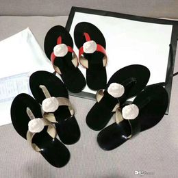Classic slippers Summer luxury woman shoes beach Flip flops Designer Flat heel sandals Metal buckle Leather Large size 35-42