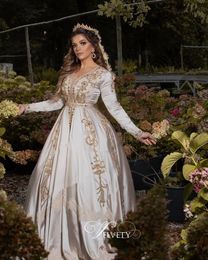 Moroccan Kaftan Formal Evening Dresses with Long Sleeve 2022 Luxury Gold Detail Lace Beaded Arabic Muslim Church V-neck Prom Pageant Gowns