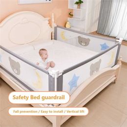 Children's bed barrier fence safety guardrail security foldable baby home playpen on fencing gate crib adjustable kids rails 211028