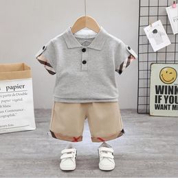 Nette Sommer Baby Jungen Kleidung Sets Drehen-unten Kragen Kinder Kurzarm T-shirt + Shorts 2 stücke Set Kinder anzug Junge Outfits