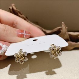 New design fashion Jewellery copper inlaid zircon snowflake flower small hoop earrings elegant women's daily wild earring
