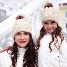 Arrivo Inverno Cappelli a sfera per capelli lavorati a maglia per mamma e me Cappello coordinato Warm Soft 210528