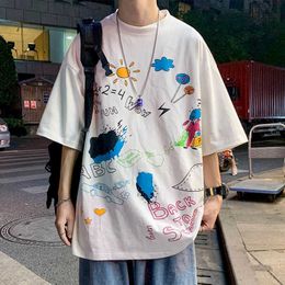 Short-sleeved T-shirt men's summer Hong Kong style Korean trend loose shirt students casual graffiti half-sleeved blouse 210526