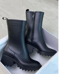 2023 Mulheres de inverno de salto alto Rainboots Meia Botas sapatos Chunky Med Heels Square Toes sapato Zip Mulheres Heel Mid Bezerro Booty resistente ao desgaste botas de sola grossa