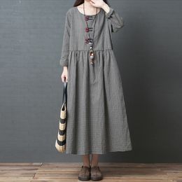 Johnature Black Plaid Long Dress New Spring Loose Long Sleeve Plus Size Cotton O-neck Chinese Button Dress 210309