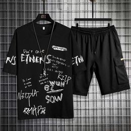 2021 Новый мужской летний набор с короткими рукавами футболка + шорты набор двух частей набор повседневной трексуита мода печать уличные мужские наряды X0610