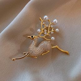 Women Jewellery Cute Animal Deer Christmas Brooches with Pearls Pin for Girl Sweater Fashion Accessories