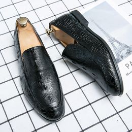 Crocodile Pattern Luxury Designer Shoes Autumn Men Casual Shoes Breathable Leather Loafers Lazy Slip On British Zapatos Hombre