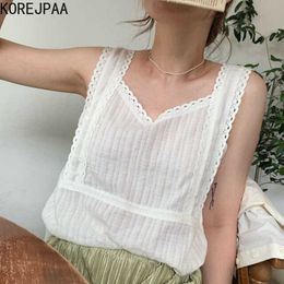 Korejpaa Women Vests Summer Korean Chic Ladies Gentle V-Neck Leaking Clavicle Dark Pattern Lace Stitching Loose Camisole 210526