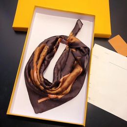 2022 дамский шелковый весенне-летний шарф
 Высокое качество моды весенние летние дамы маленький шелковый шарф многофункциональный мягкий и удобный бренд буква шеи 50 * 50см