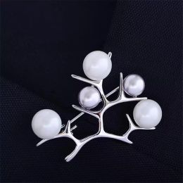 Pins, Brooches Lovely Copper Brooch Fashion Jewelry Accessories Beautiful Imitation Pearl Coral Broochepin For Women's Year Gift