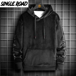 Single Road Mens Velvet Hoodies Men Winter Warm Vintage Sweatshirt Japanese Streetwear Oversized Black Hoodie Men Sweatshirts 211023