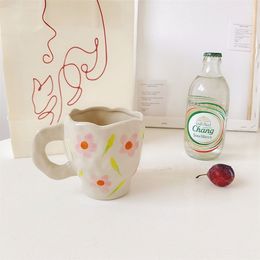 CuteLife Nordic White Flower Ceramic Coffee Cup Kitchen Milk Tea Drinkware Breakfast Cup Porcelain Vintage Couple Gifts Cute Mug 210804