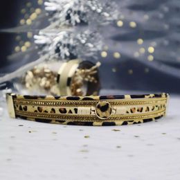 -Bracelets à charme Déclaration branchée Bracelet de fermoir magnétique auto-emballage pour hommes et femmes amoureux cadeaux en cuir léopard tissé multicouche