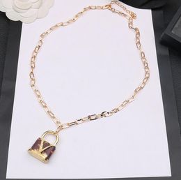 Designer-Mode-Marken-Brief-IT-Anhänger-Halsketten für Herren und Damen, goldene Kette, geometrische vergoldete Schloss-Halskette, Pullover-Ketten, Schmuck