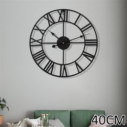 40cm Retro Metal Roman Numeral Wall Clock Iron Round Large Outdoor Garden Home Office Decoration Classic Industrial 210310