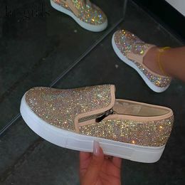 Damenmode-Turnschuhe 2023 Ganzjahres-Reißverschluss-Damen-Slip-on-Freizeitschuhe 35-43 Große weibliche Strass-Wohnungen-Müßiggänger Y0907