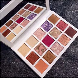 15 Colour Reloaded Eyeshadow Palette, Universally Flattering Neutral Shades - Ultra-Blendable, Rich Colours with Velvety Texture, Set Includes Mirror