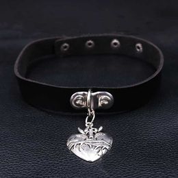 Chokers Girls Ornaments Gothic Sacred Heart Amulet Charm PU Leather Necklace Clavicle Chain DIY Jewellery Crafts Gifts M13