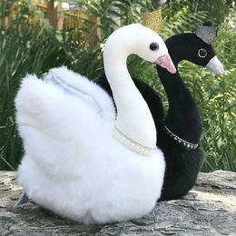 Princess Crown Black Swan Plush Toy Peal Necklace White Swans Couple Queen Plushie Wedding Decor Dolls for Present 28cm LA298