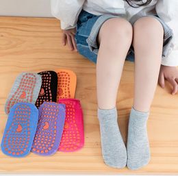 Fashion short gym trampoline socks adult kids non slip silicone bottom grip sox Amusement park bounce antiskid sock Home floor socks wholesale